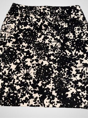 Banana Republic Black and Cream Floral-Print Pencil Skirt